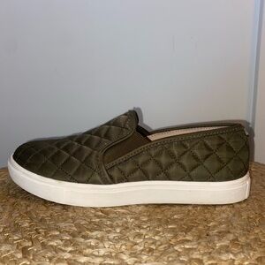 Steve Madden Quilted Slip On Sneaker. Green 8.5M